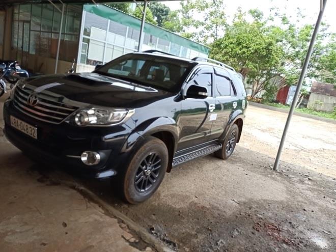 Chiếc xe vi phạm đang được tạm giữ tại trụ sở Công an huyện Đắk Glong