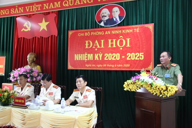 Đại tá Lê Xuân Hoài, Phó Giám đốc Công an tỉnh phát biểu chỉ đạo.