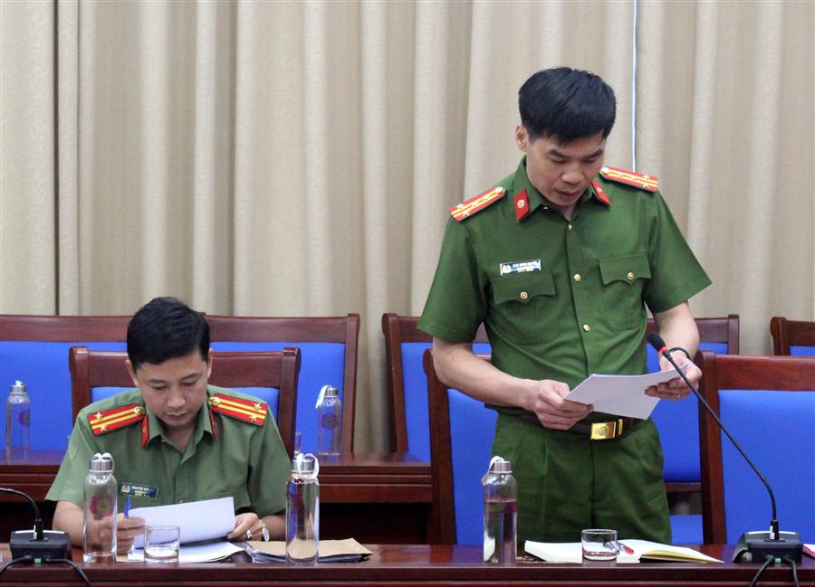 Đại tá Cao Minh Huyền, Phó Giám đốc Công an tỉnh Nghệ An báo cáo tình hình, hoạt động của BCĐ 6 tháng đầu năm 2020