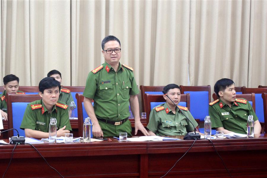 Đại tá Nguyễn Ngọc Thanh – Trưởng phòng Cảnh sát PCCC&CNCH phát biểu ý kiến tại cuộc họp)