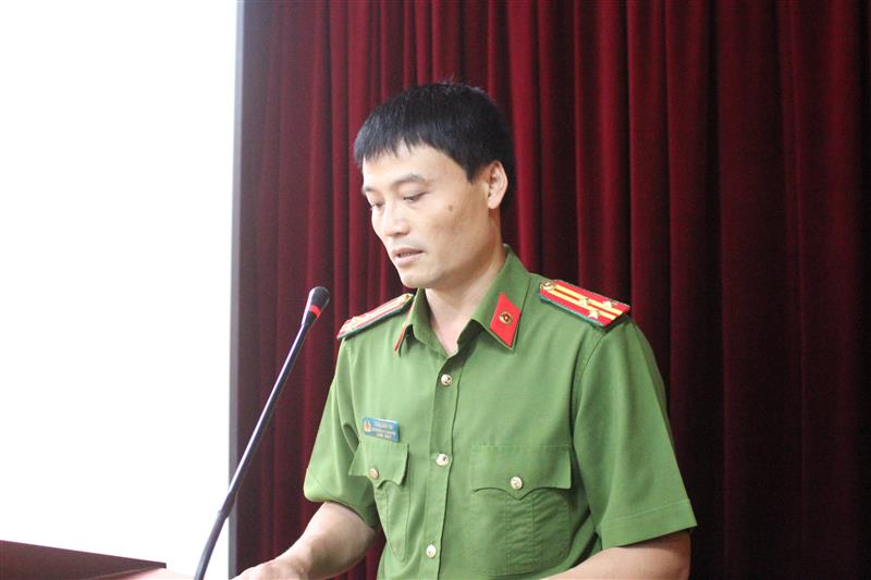 Thượng tá Trần Đình Hà, Phó Trưởng Công an thành phố Vinh phát biểu khai mạc lớp tập huấn.