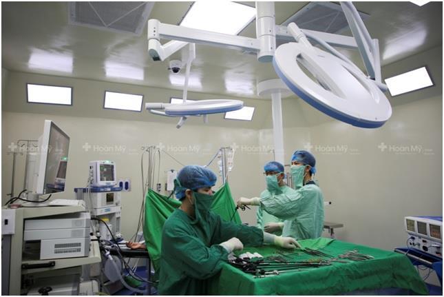 Bệnh viện Quốc tế Vinh: Phẫu thuật khối u nang to như quả bóng