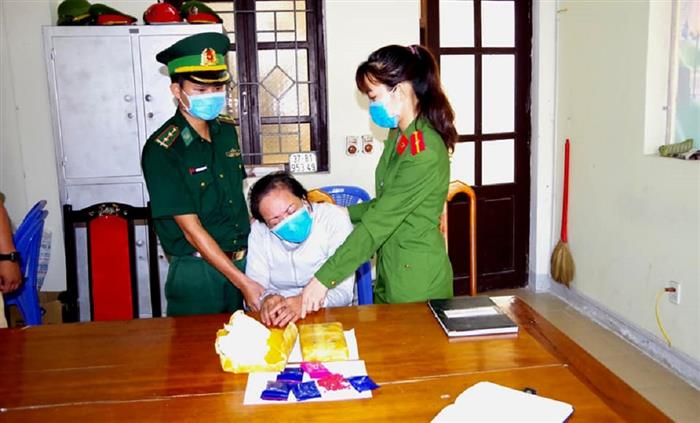 Nguyễn Thị Lương cùng tang vât tại cơ quan điều tra