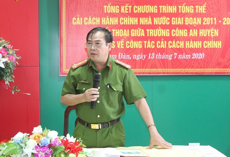 Các ý kiến tại Hội nghị được đồng chí Thượng tá Cao Văn Tám, Trưởng Công an huyện trả lời thấu đáo, cụ thể