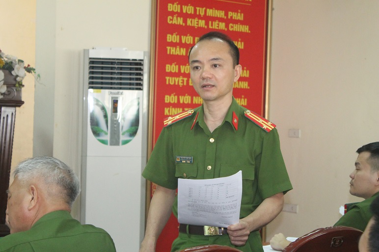 Thượng tá Nguyễn Văn Tịnh, Phó trưởng phòng trao đổi ý kiến nâng cao hiệu quả thực hiện đợt cao điểm