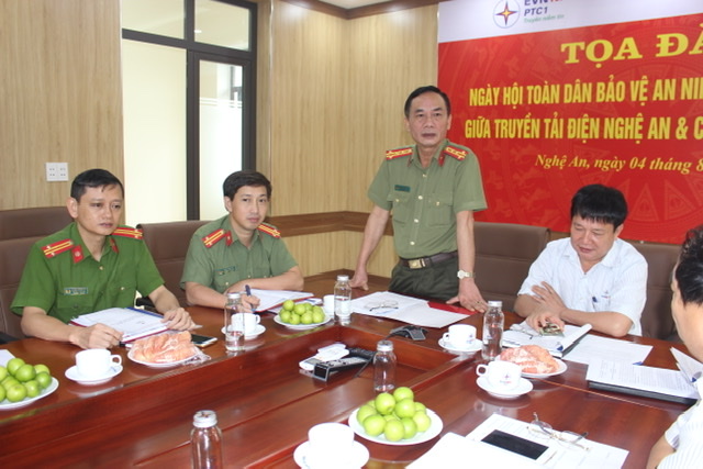Đại tá Lê Xuân Hoài, Phó Giám đốc Công an tỉnh Nghệ An phát biểu tại buổi tọa đàm