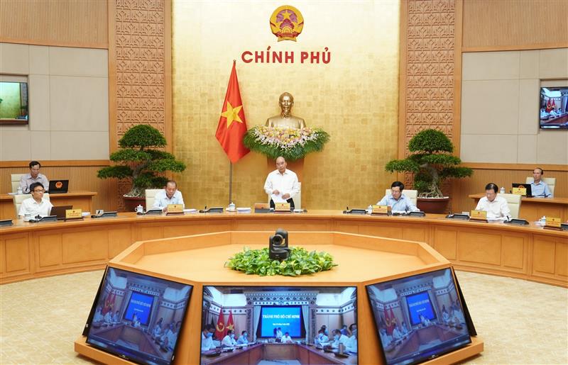 Thủ tướng Nguyễn Xuân Phúc chủ trì phiên họp Chính phủ tháng 8/2020. Ảnh: Quang Hiếu