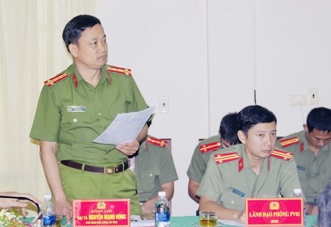 Đồng chí Đại tá Nguyễn  Mạnh Hùng, Phó Giám đốc Công an tỉnh phát biểu tại buổi làm việc