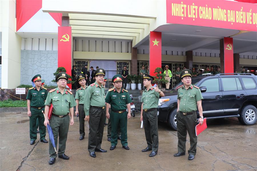 Thiếu tướng Võ Trọng Hải, Giám đốc Công an tỉnh kiểm tra công tác đảm bảo ANTT tại Nhà văn hóa lao động tỉnh Nghệ An.JPG