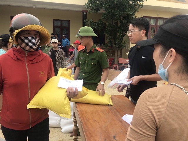 Hỗ trợ đồng bào các xã trên địa bàn huyện Lệ Thủy