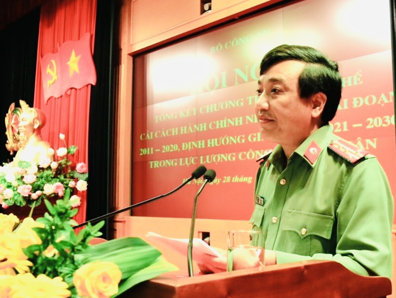 Đại tá Hồ Văn Tứ, Phó Giám đốc Công an tỉnh phát biểu tại Hội nghị