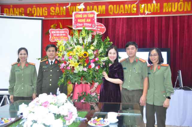 Công an Nghệ An chúc mừng Ngày Nhà giáo Việt Nam