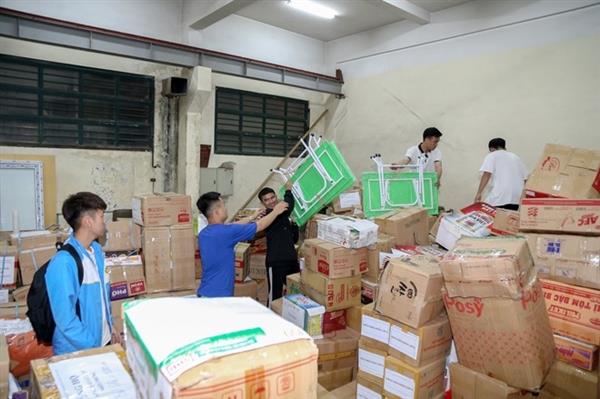 Sách vở được Bộ GD&ĐT quyên góp gửi về giúp đỡ học sinh miền Trung