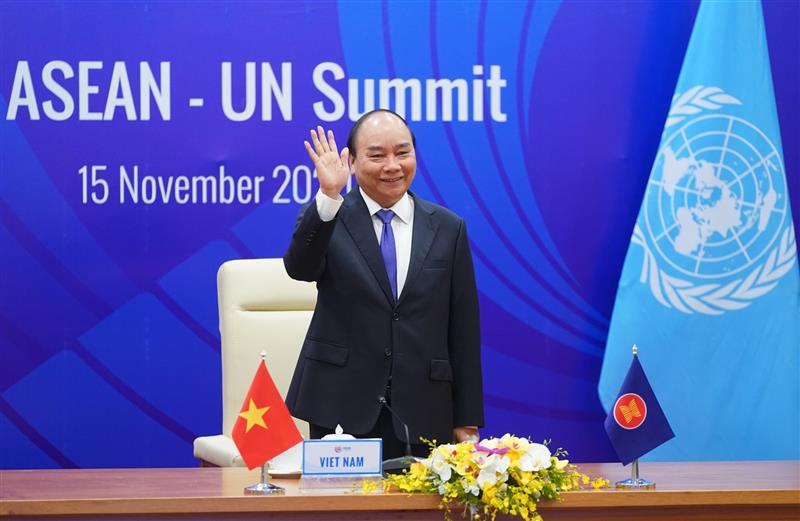 Thủ tướng Nguyễn Xuân Phúc chủ trì Hội nghị Cấp cao ASEAN-LHQ lần thứ 11. Ảnh: VGP/Quang Hiếu