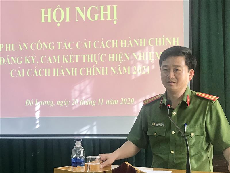 Đồng chí Trung tá Chu Quang Thành, Trưởng Công an huyện Đô Lương phát biểu chỉ đạo tại hội nghị.