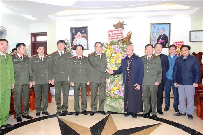 Thiếu tướng Võ Trọng Hải, Giám đốc Công an tỉnh chúc mừng Tòa Giám mục Giáo phận Vinh nhân Lễ Giáng sinh 2020