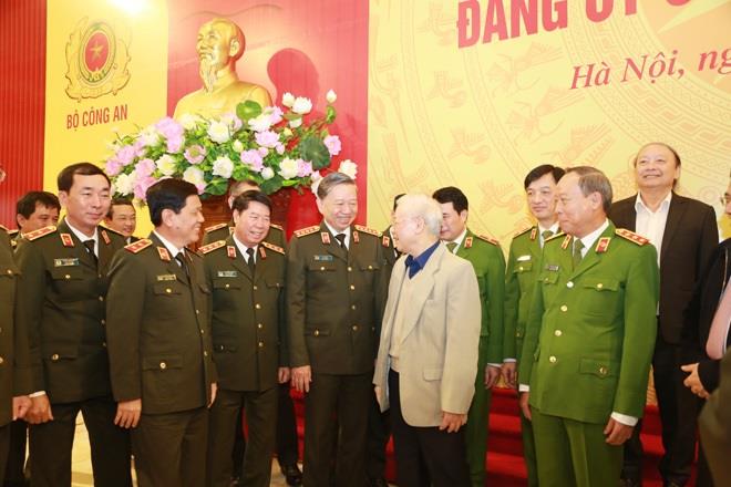 Tổng Bí thư, Chủ tịch nước Nguyễn Phú Trọng với các đại biểu tại Hội nghị Đảng ủy Công an Trung ương, ngày 1/12/2020.