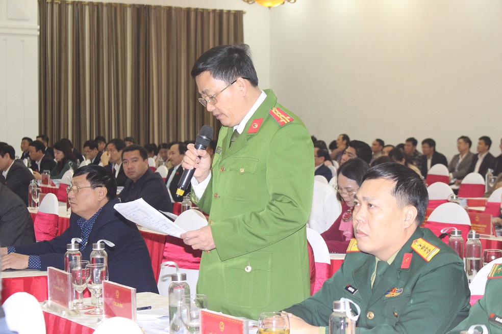 Đại tá Nguyễn Mạnh Hùng, Phó Giám đốc Công an tỉnh trả lời tại phiên chất vấn và trả lời chất vấn