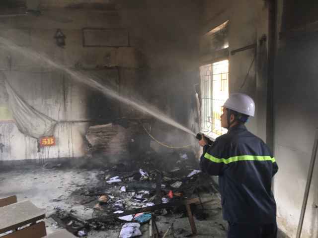 Nhanh chóng chữa cháy phòng học tại trường Tiểu học Nghi Thái