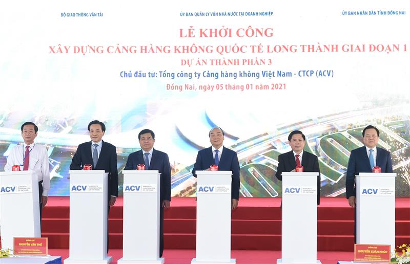 Thủ tướng bấm nút khởi công xây dựng Cảng hàng không quốc tế Long Thành giai đoạn 1 – dự án thành phần 3. Ảnh VGP/Quang Hiếu
