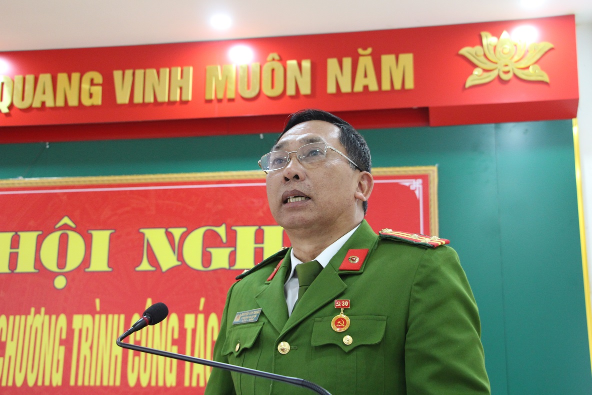 Thượng tá Nguyễn Văn Thuận  - Phó Trưởng Công an huyện chủ trì phần tham  luận