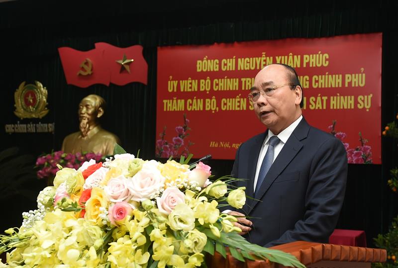 Thủ tướng Nguyễn Xuân Phúc phát biểu khi tới thăm cán bộ, chiến sĩ Cục Cảnh sát hình sự. - Ảnh: VGP/Quang Hiếu