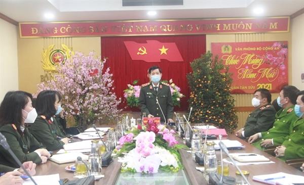 Thứ trưởng Nguyễn Văn Sơn chủ trì cuộc họp.