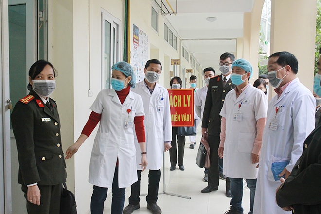 Đoàn công tác Ban Chỉ đạo phòng, chống dịch bệnh của Bộ Công an kiểm tra phòng lây nhiễm chéo và lập khu cách ly phòng dịch tại Bệnh viện 19-8.