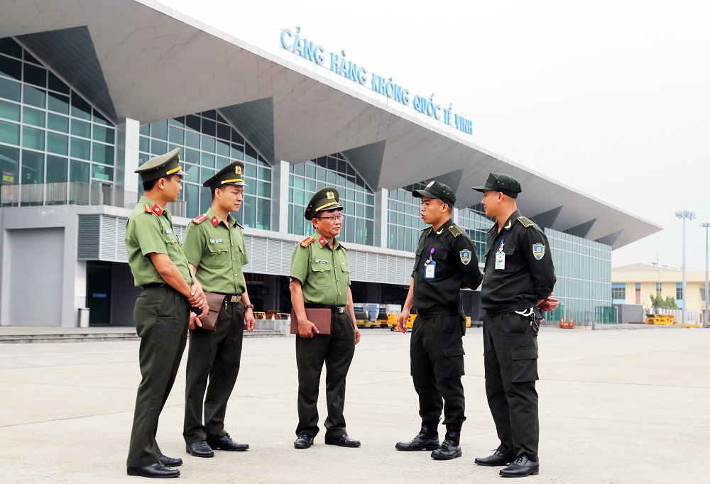 Công an Nghệ An tham mưu, phối hợp thực hiện có hiệu quả công tác đảm bảo an ninh sân bay, an ninh hàng không tại Cảng hàng không quốc tế Vinh. Ảnh: Trọng Tuấn