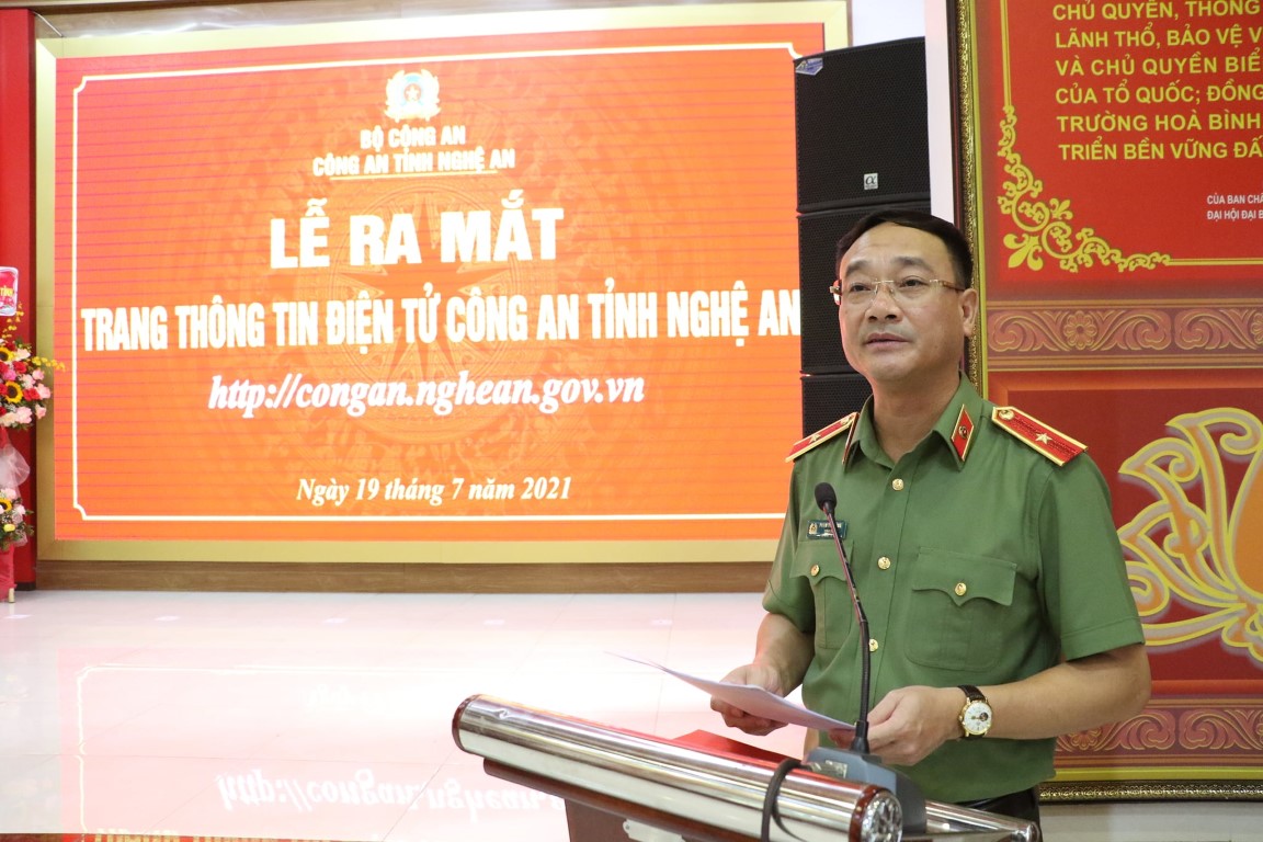 Thiếu tướng Phạm Thế Tùng, Giám đốc Công an tỉnh phát biểu giao nhiệm vụ. Ảnh: Vương Linh