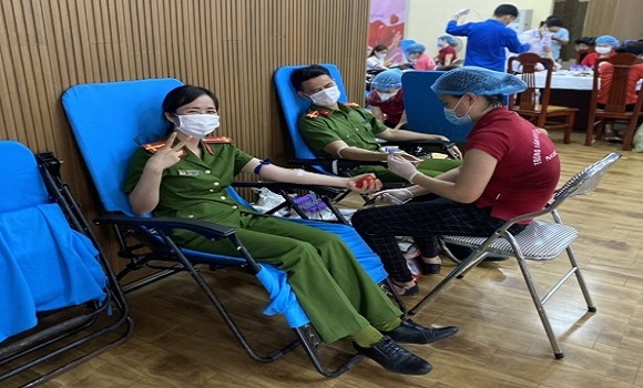 40 cán bộ, chiến sỹ Công an thị xã Thái Hòa tham gia hiến máu tình nguyện