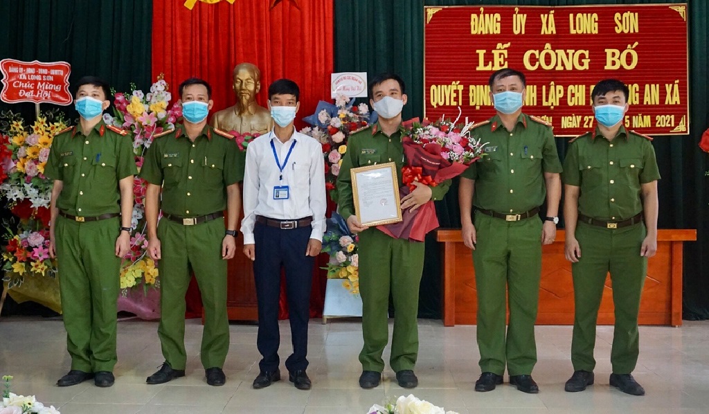 Công bố quyết định thành lập chi bộ Công an xã Long Sơn, huyện Anh Sơn