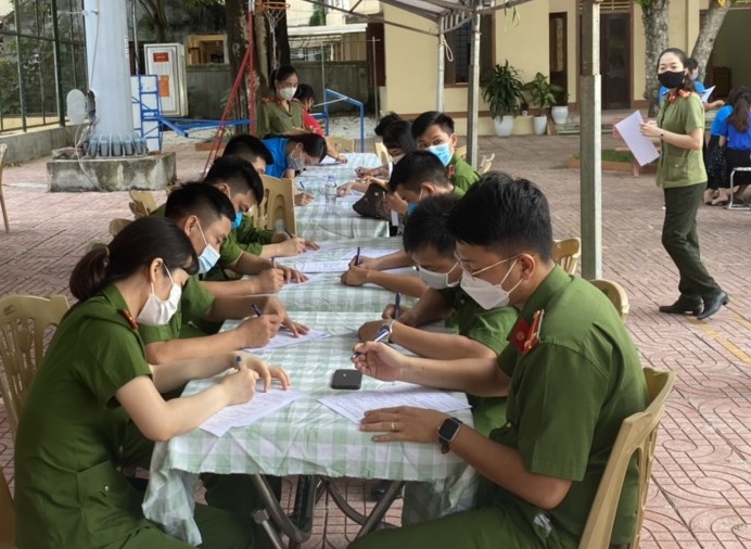 Cán bộ, chiến sỹ Công an thị xã Thái Hòa đăng ký hiến máu