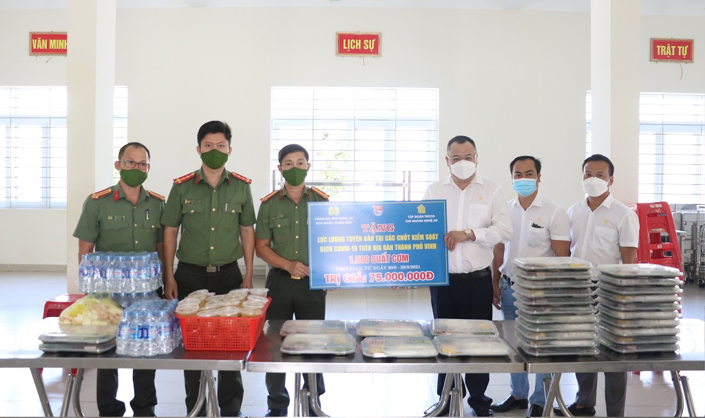 Tập đoàn Tecco chi nhánh Nghệ An trao tặng 1.500 suất ăn cho cán bộ, chiến sỹ tuyến đầu chống dịch Covid-19