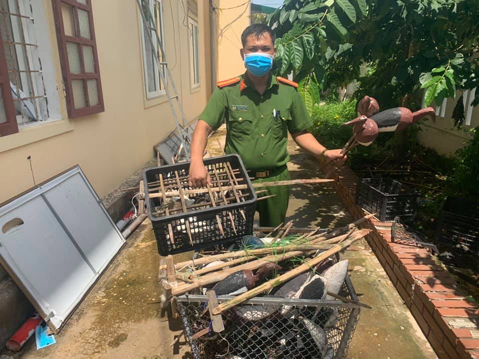 Công an các xã của huyện Nghi Lộc phát hiện, thu giữ nhiều dụng cụ bẫy, bắt chim tự nhiên