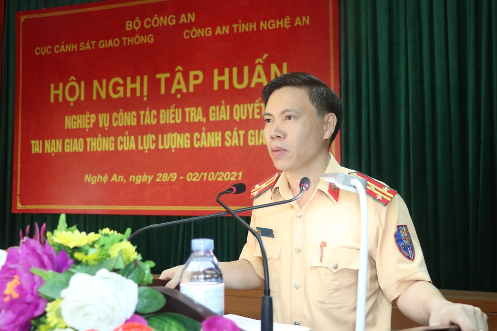 Đồng chí Thượng tá Lê Thanh Nghị, Trưởng phòng Cảnh sát giao thông phát biểu chỉ đạo khai mạc lớp tập huấn 