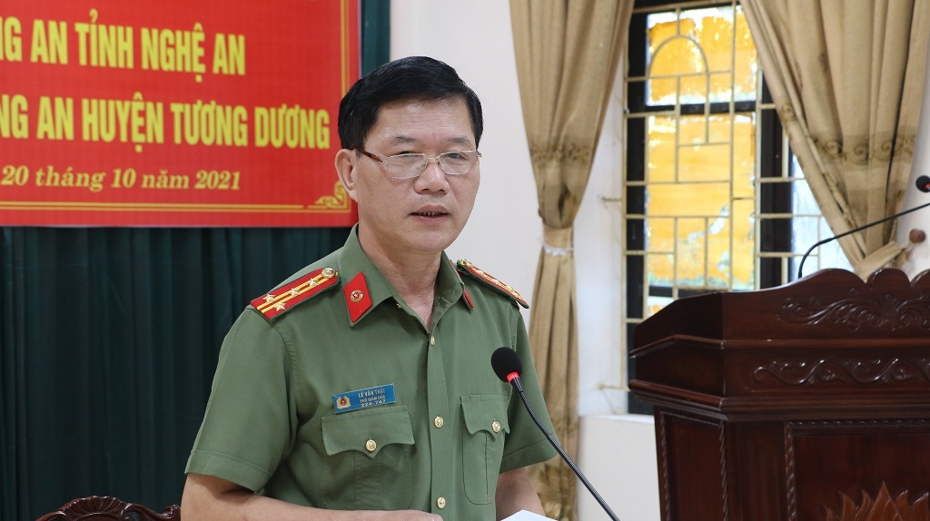 Đại tá Lê Văn Thái, Phó Giám đốc Công an tỉnh phát biểu chỉ đạo tại buổi làm việc