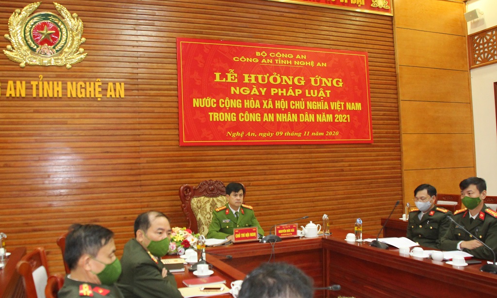 Tại điểm cầu Công an tỉnh Nghệ An, Đồng chí Đại tá Nguyễn Đức Hải, Phó Giám đốc Công tỉnh chủ trì buổi lễ
