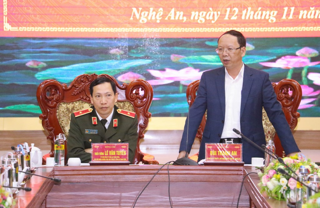 Đồng chí Bùi Thanh An, Ủy viên Ban Thường vụ Tỉnh ủy, Chủ nhiệm UBKT Tỉnh ủy Nghệ An phát biểu tại hội nghị