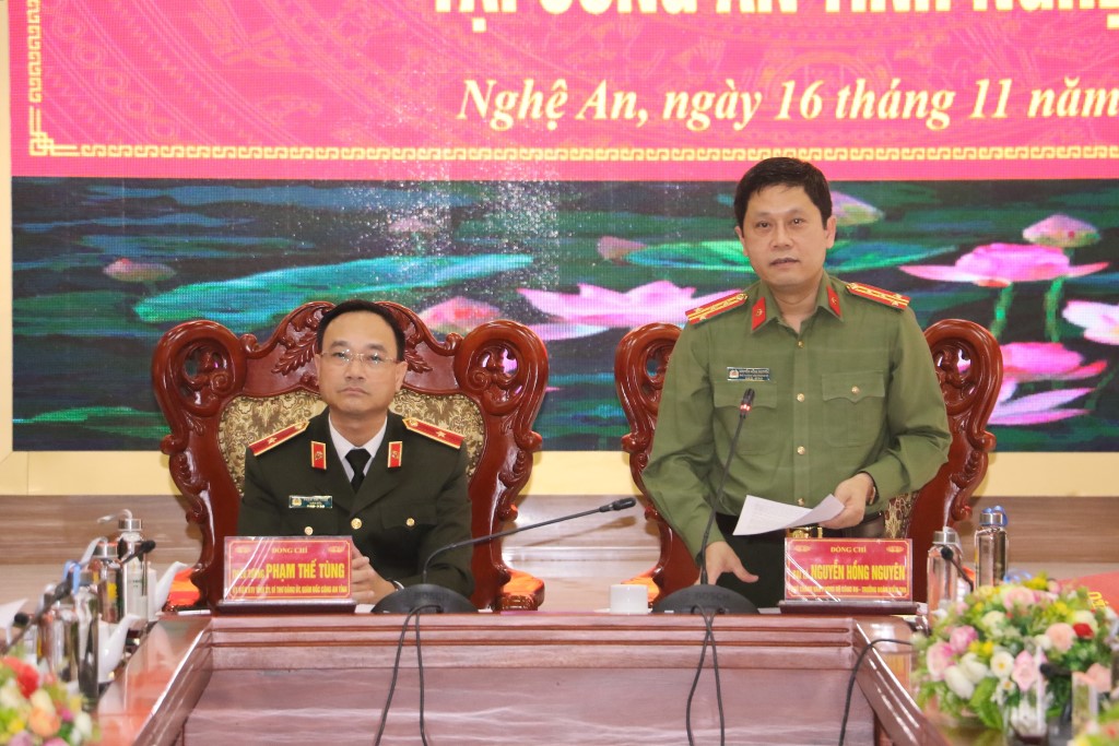 Đồng chí Đại tá Nguyễn Hồng Nguyên, Phó Chánh văn phòng Bộ Công an phát biểu tại buổi làm việc