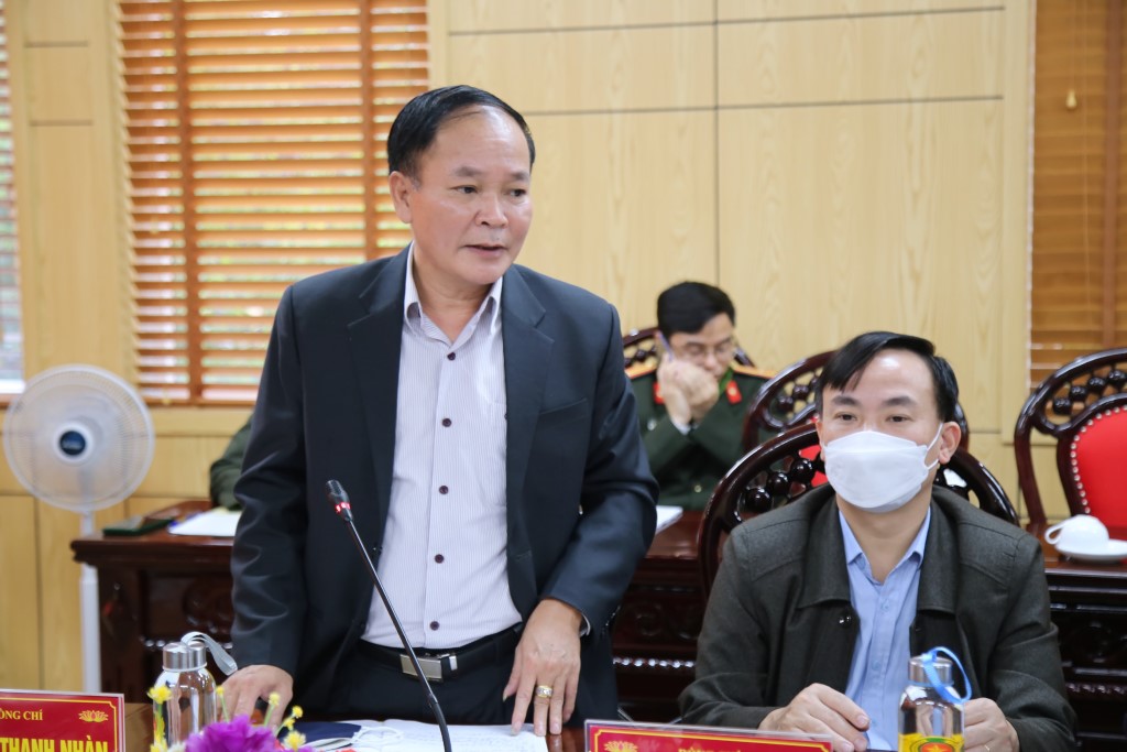 Đồng chí Nguyễn Thanh Nhàn, Phó Giám đốc Sở Nội vụ, Trưởng ban Thi đua - khen thưởng tỉnh phát biểu tại hội nghị