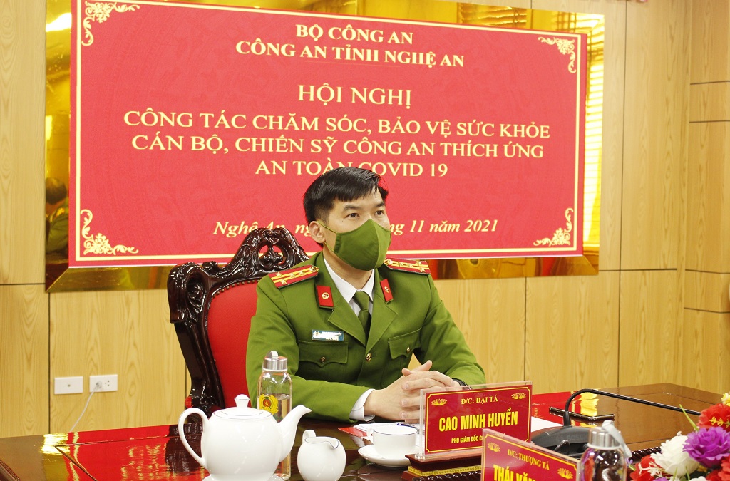 Đồng chí Đại tá Cao Minh Huyền, Phó Giám đốc Công an tỉnh chủ trì hội nghị tại điểm cầu Công an tỉnh Nghệ An