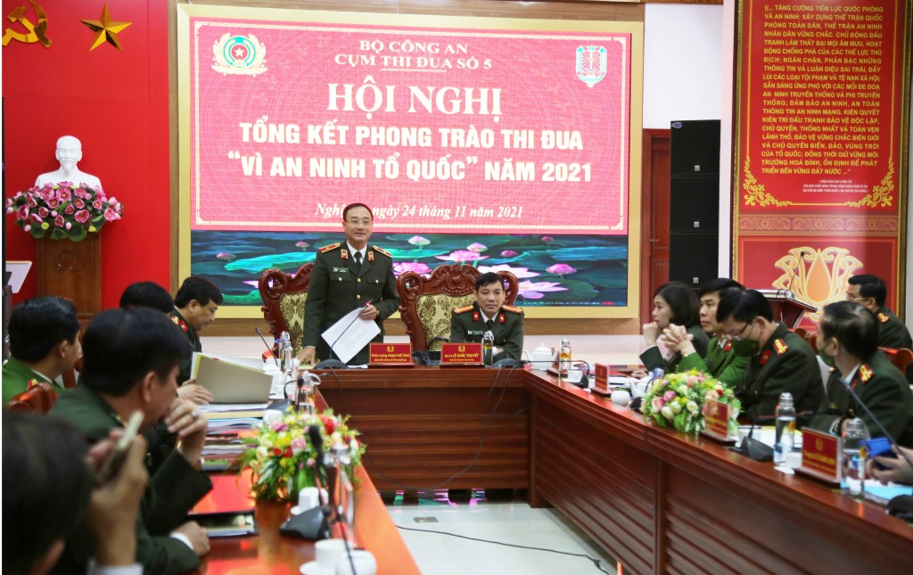 đồng chí Thiếu tướng Phạm Thế Tùng, Giám đốc Công an tỉnh Nghệ An phát biểu tại hội nghị