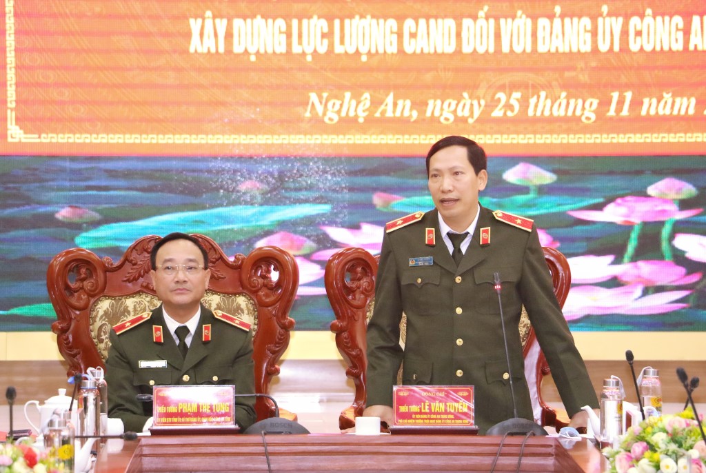 Đồng chí Thiếu tướng Lê Văn Tuyến, Ủy viên Đảng ủy Công an Trung ương, Phó Chủ nhiệm thường trực Ủy ban kiểm tra Đảng ủy Công an Trung ương kết luận hội nghị