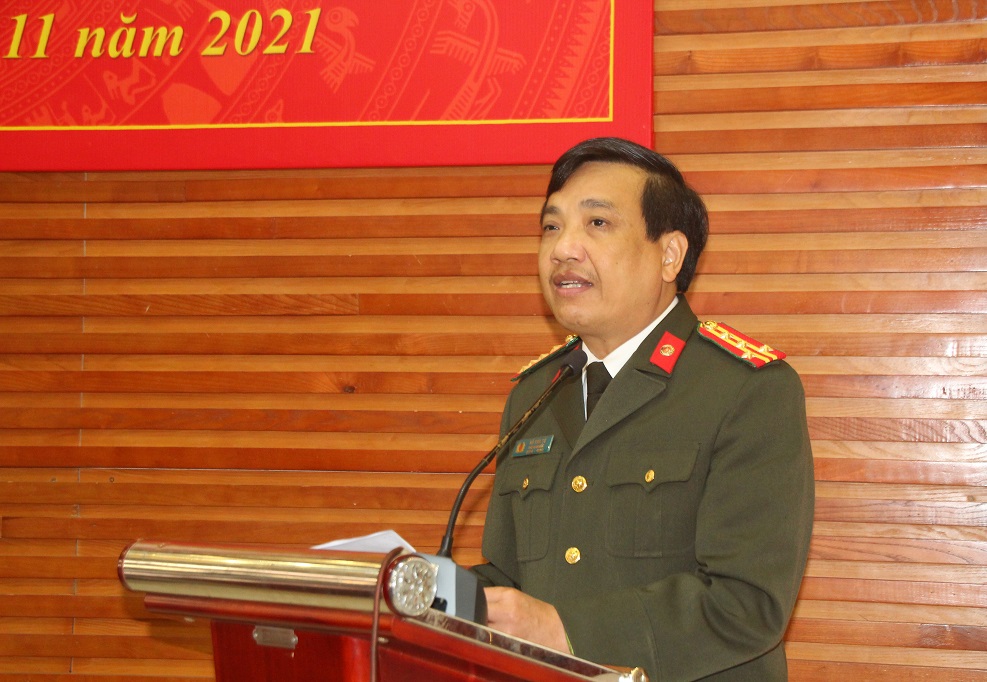 Đồng chí Đại tá Hồ Văn Tứ, Phó Bí thư Đảng ủy, Phó Giám đốc Công an tỉnh phát biểu chỉ đạo 
