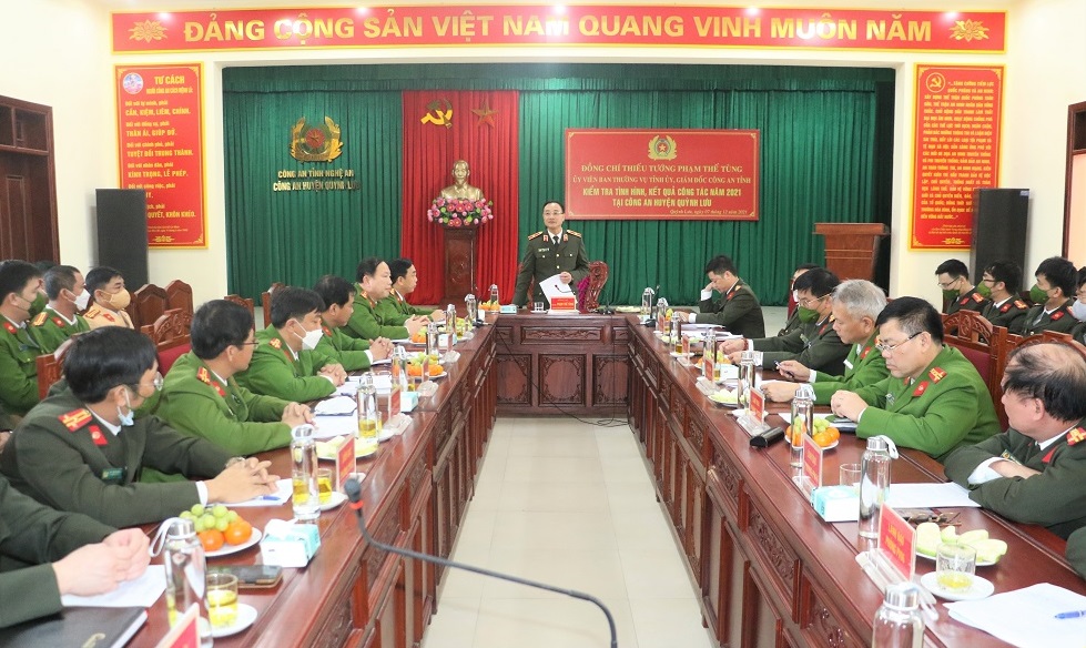 Giám đốc Công an tỉnh kiểm tra công tác công an tại huyện Quỳnh Lưu