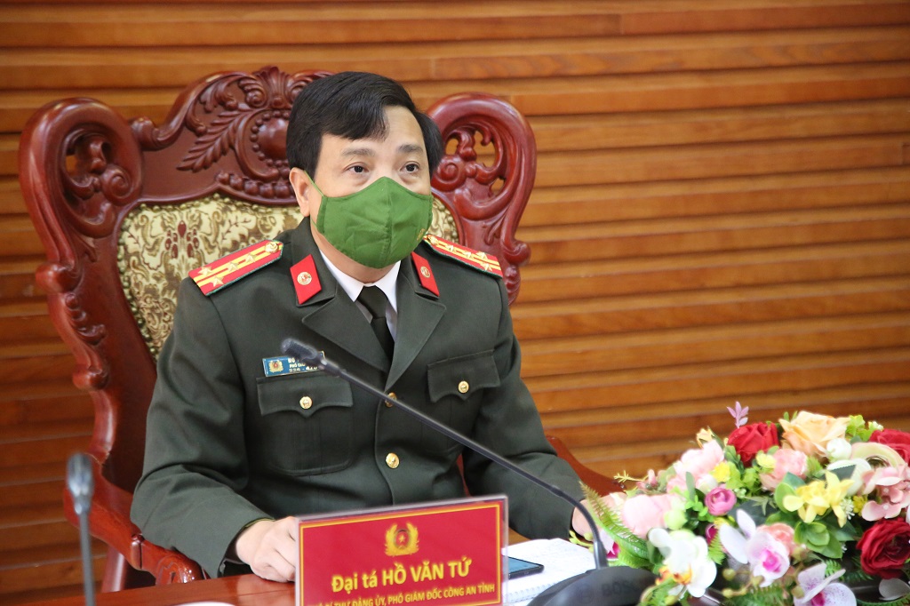 Đồng chí Đại tá Hồ Văn Tứ, Phó Giám đốc Công an tỉnh chủ trì hội nghị tại điểm cầu Công an tỉnh Nghệ An