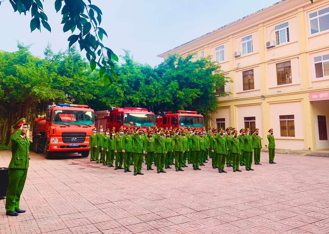 Sáng ngày 15/12/2021, Phòng Cảnh sát PCCC&CNCH, Công an tỉnh Nghệ An đã tổ chức Lễ ra quân mở đợt cao điểm đảm bảo an toàn phòng cháy, chữa cháy trước, trong và sau Tết Nguyên đán Nhâm Dần 2022.