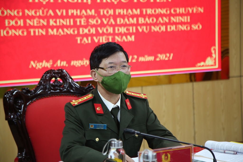 Đồng chí Đại tá Lê Văn Thái, Phó Giám đốc Công an tỉnh chủ trì tại điểm cầu Công an tỉnh Nghệ An