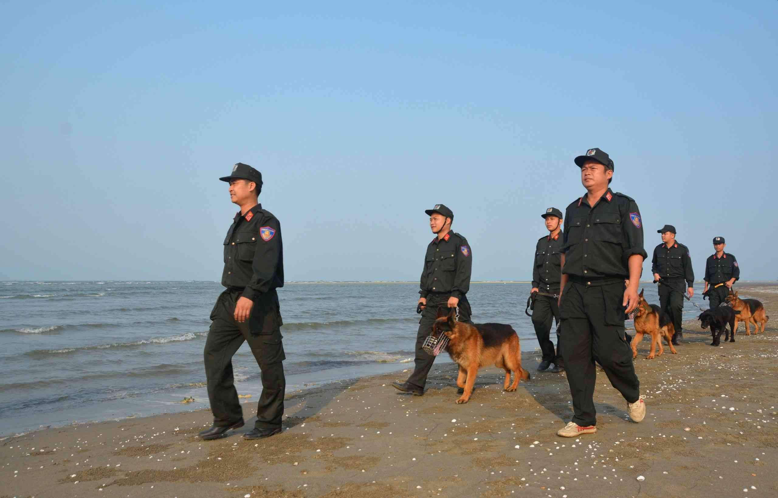 Bộ phận cảnh khuyến huấn luyện chiến thuật trên bãi biển